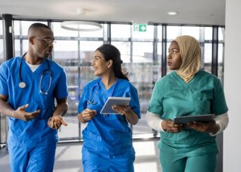 UK targets 300,000 doctors, nurses in fresh recruitment drive