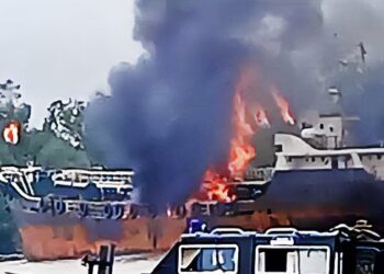 BREAKING: Security operatives set ablaze vessel loaded with stolen crude