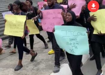 VIDEO: Lagos hospital house officers protest death of colleague in elevator accident