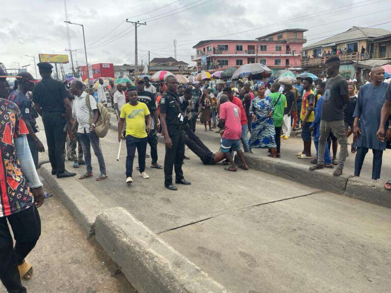 Mob beats policeman to stupor for pushing man into BRT lane in Lagos