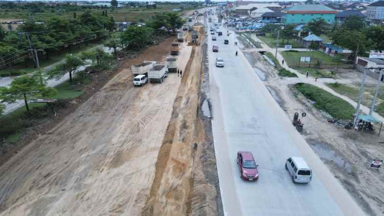 Craneburg Construction Company Limited the Company Handling the Re construction of the Eti osa lekki epe Expressway phase Iib in the Eti osa and Ibej Craneburg Construction Company Limited the Company Handling the Re construction of the Eti osa lekki epe Expressway phase Iib in the Eti osa and Ibej