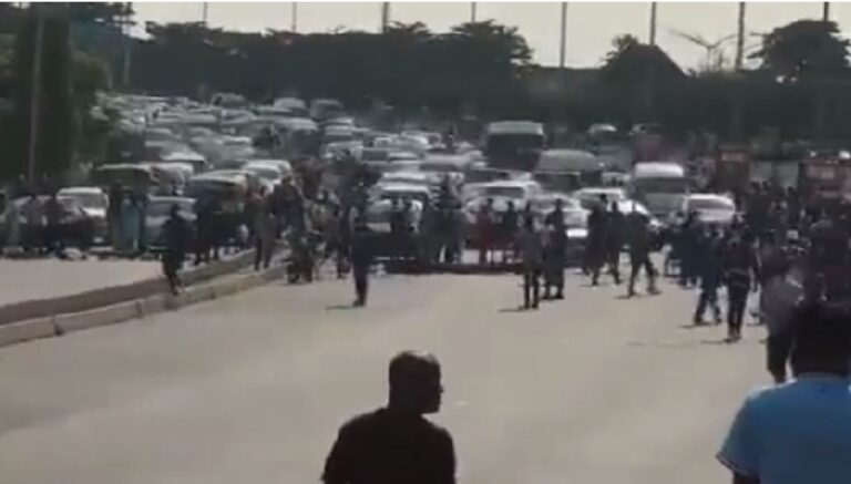 Commuters stranded as bus drivers protest extortion by LASTMA, Task Force in Lagos