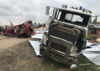 Heavy gridlock as trailer crashes on Lagos-Ibadan Expressway