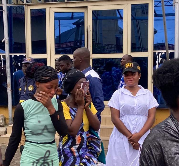 Gospel singer, Aduke Gold buried in Lagos amid tears [PHOTOS]